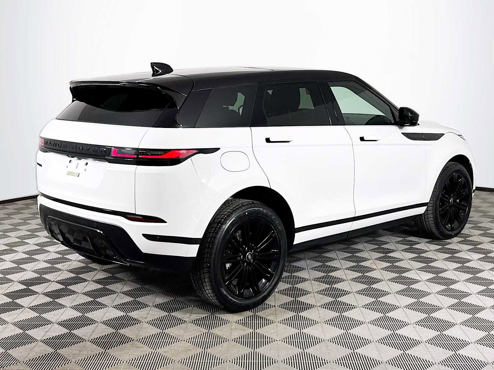 Used 2025 Land Rover Range Rover Evoque S image 5
