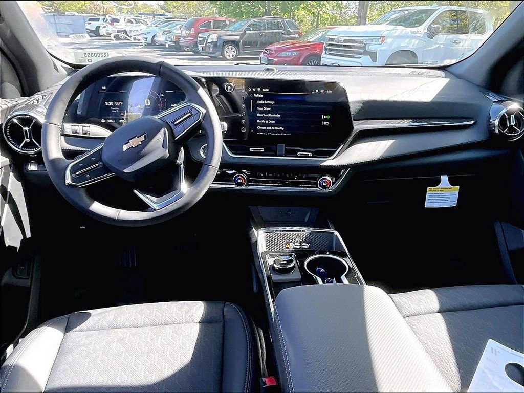 New 2026 Chevrolet Equinox LT w/ Convenience Package II AWD/4WD image 12