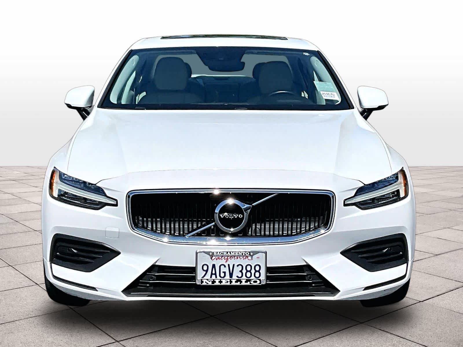 Used 2019 Volvo S60 T5 Momentum w/ Premium Package FWD image 3