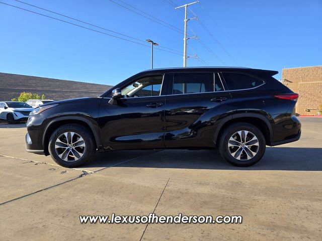 Used 2020 Toyota Highlander XLE FWD image 3