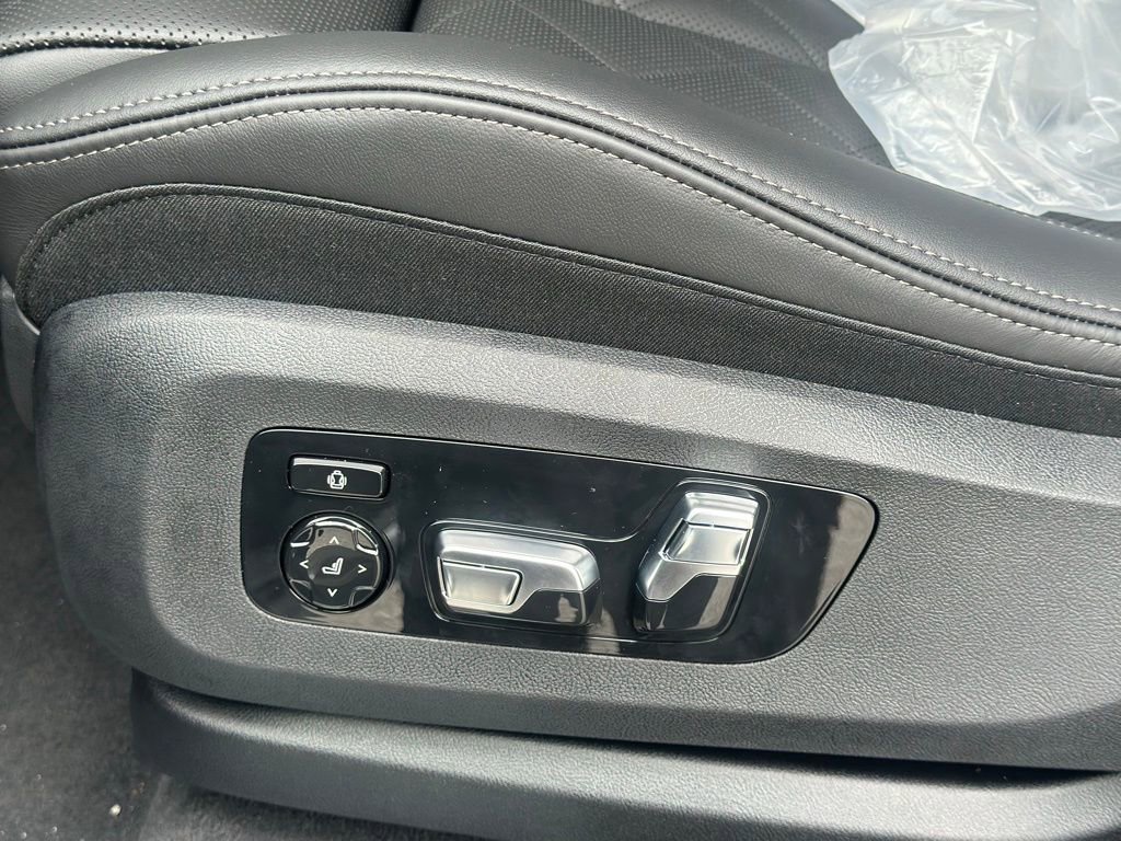 New 2026 BMW X7 xDrive40i w/ M Sport Package image 16