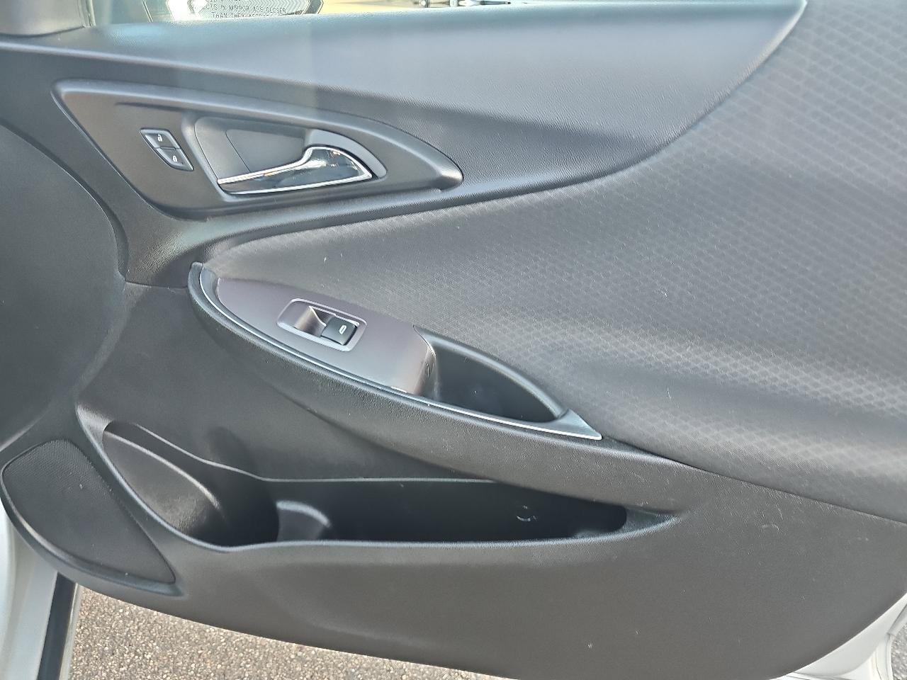 Used 2018 Chevrolet Malibu LT FWD image 18