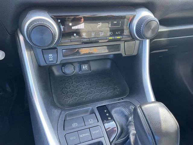 Used 2019 Toyota RAV4 LE FWD image 28