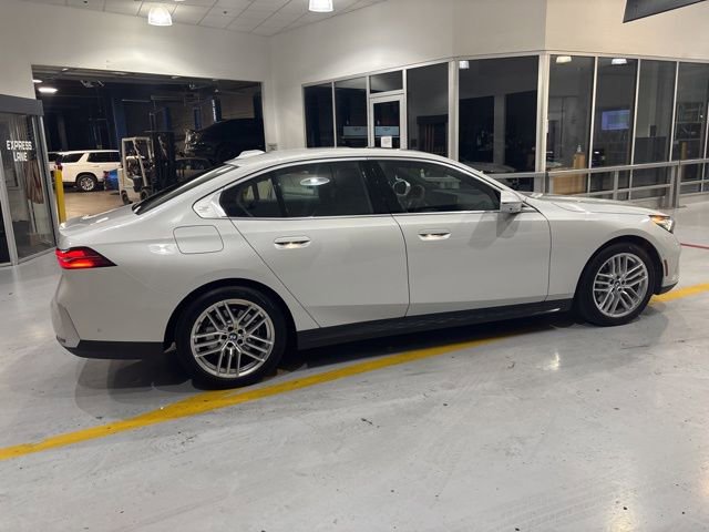 Used 2025 BMW 530i xDrive image 10