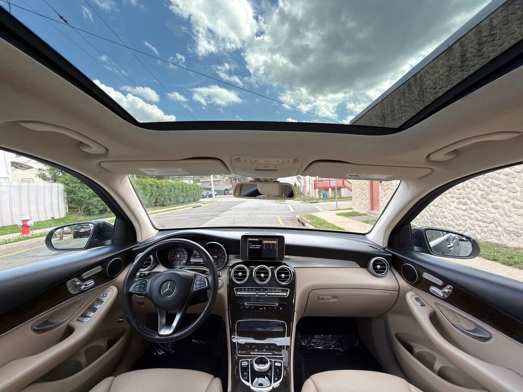 Used 2019 Mercedes-Benz GLC 300 4MATIC image 32