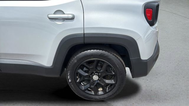Used 2015 Jeep Renegade Latitude image 34