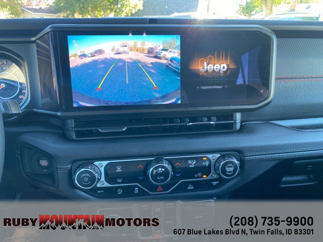 Used 2025 Jeep Wrangler Unlimited Rubicon AWD/4WD image 18
