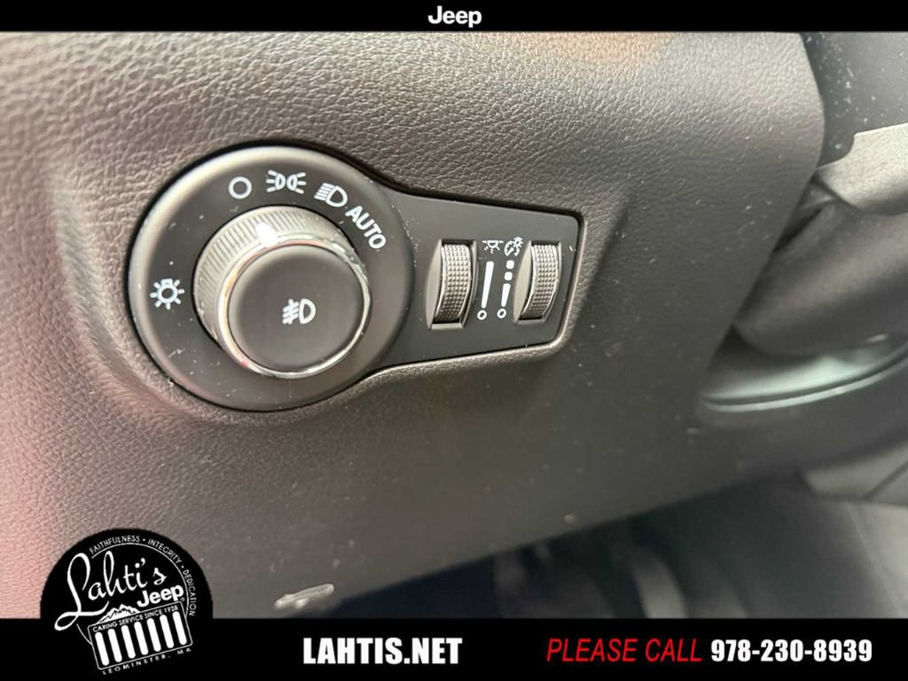 Certified 2022 Jeep Compass Limited w/ (RED) Package image 33