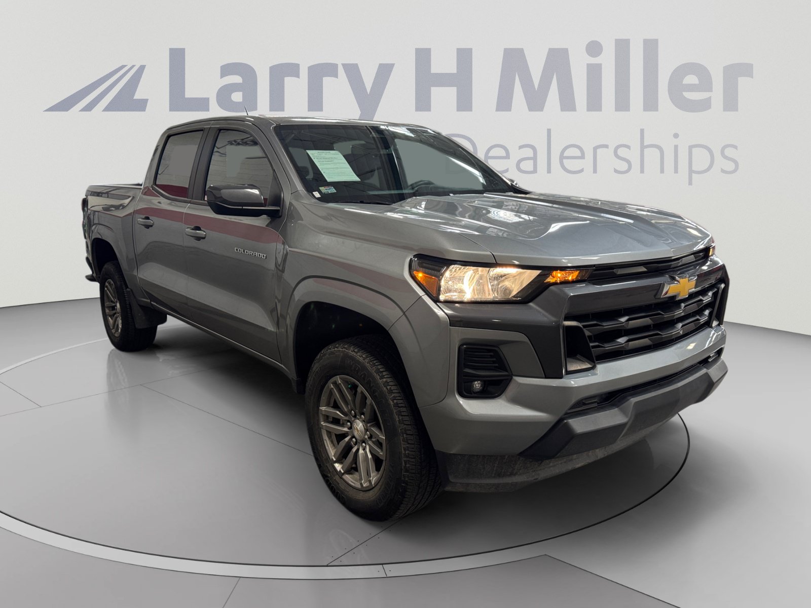 Used 2024 Chevrolet Colorado LT w/ LT Convenience Package II RWD image 7