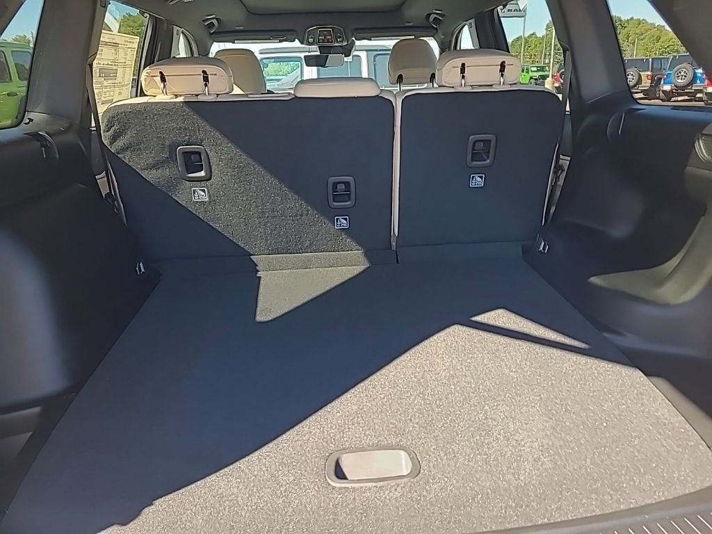 New 2025 Jeep Grand Cherokee Limited w/ Luxury Tech Group II image 18