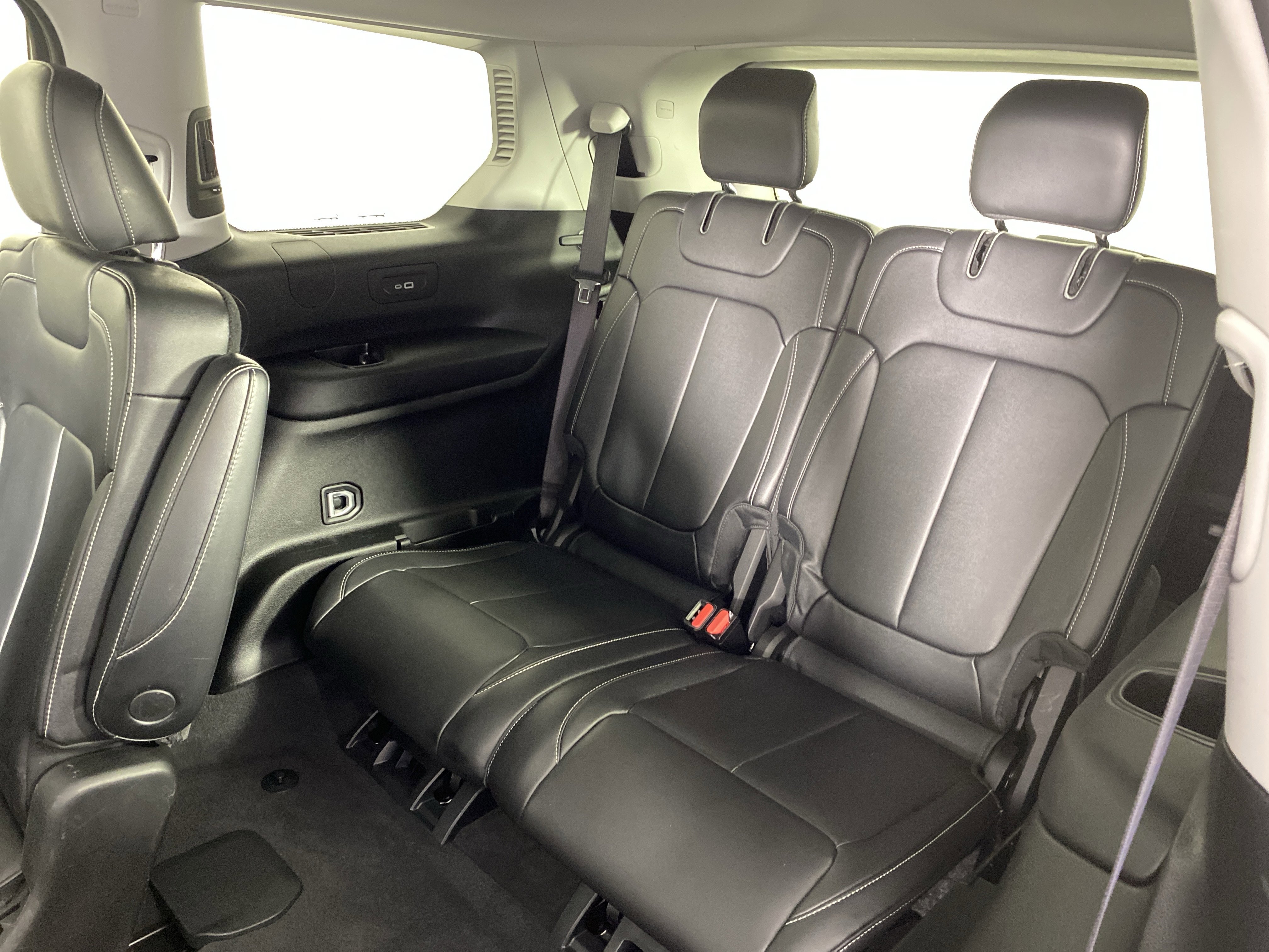 Used 2022 Jeep Grand Cherokee L Limited w/ MOPAR Finishing Package image 35