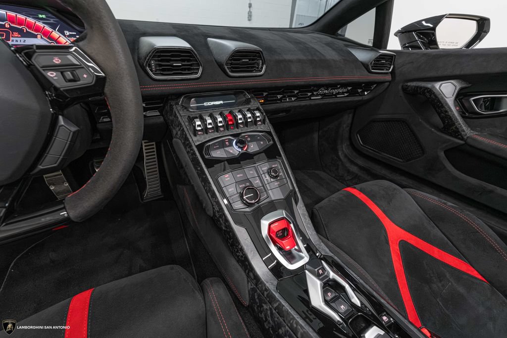 Used 2019 Lamborghini Huracan Performante AWD/4WD image 41