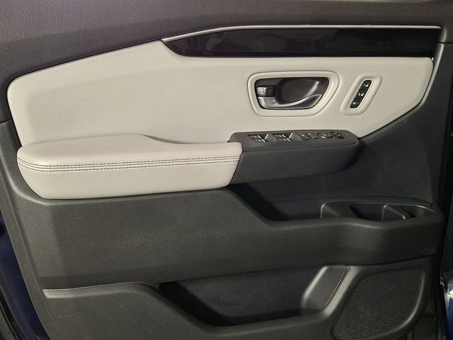 Used 2025 Honda Pilot Touring image 15