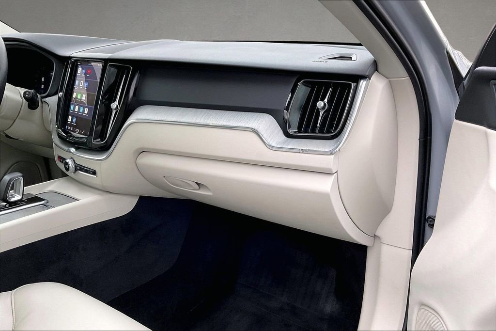 Certified 2024 Volvo XC60 T8 Plus w/ Protection Package Premier image 26