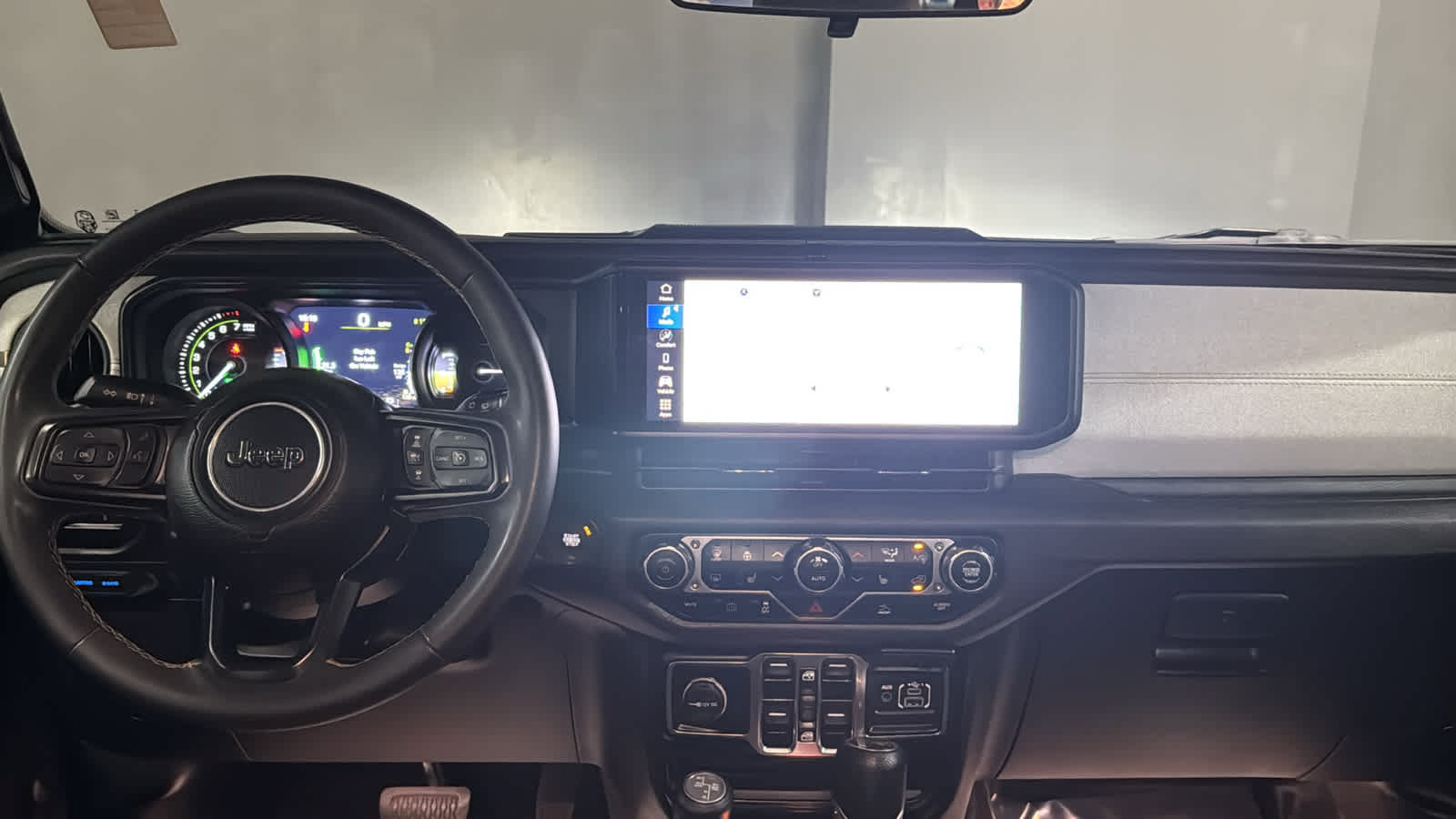 Used 2024 Jeep Wrangler Unlimited w/ Convenience Group AWD/4WD image 29