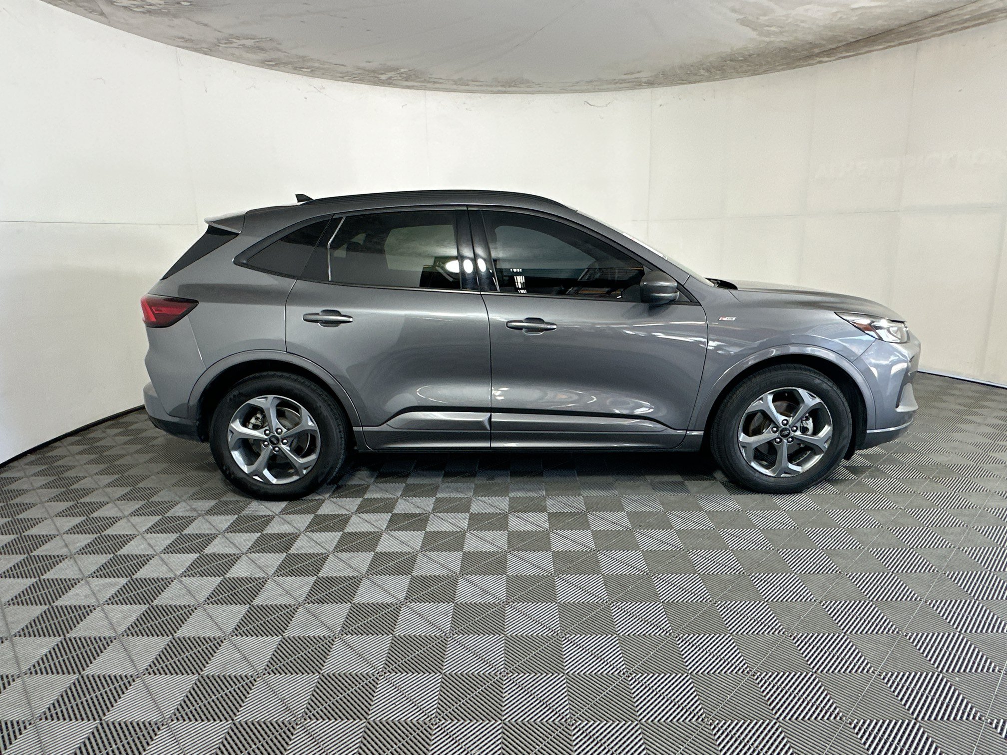 Used 2024 Ford Escape ST-Line FWD image 2