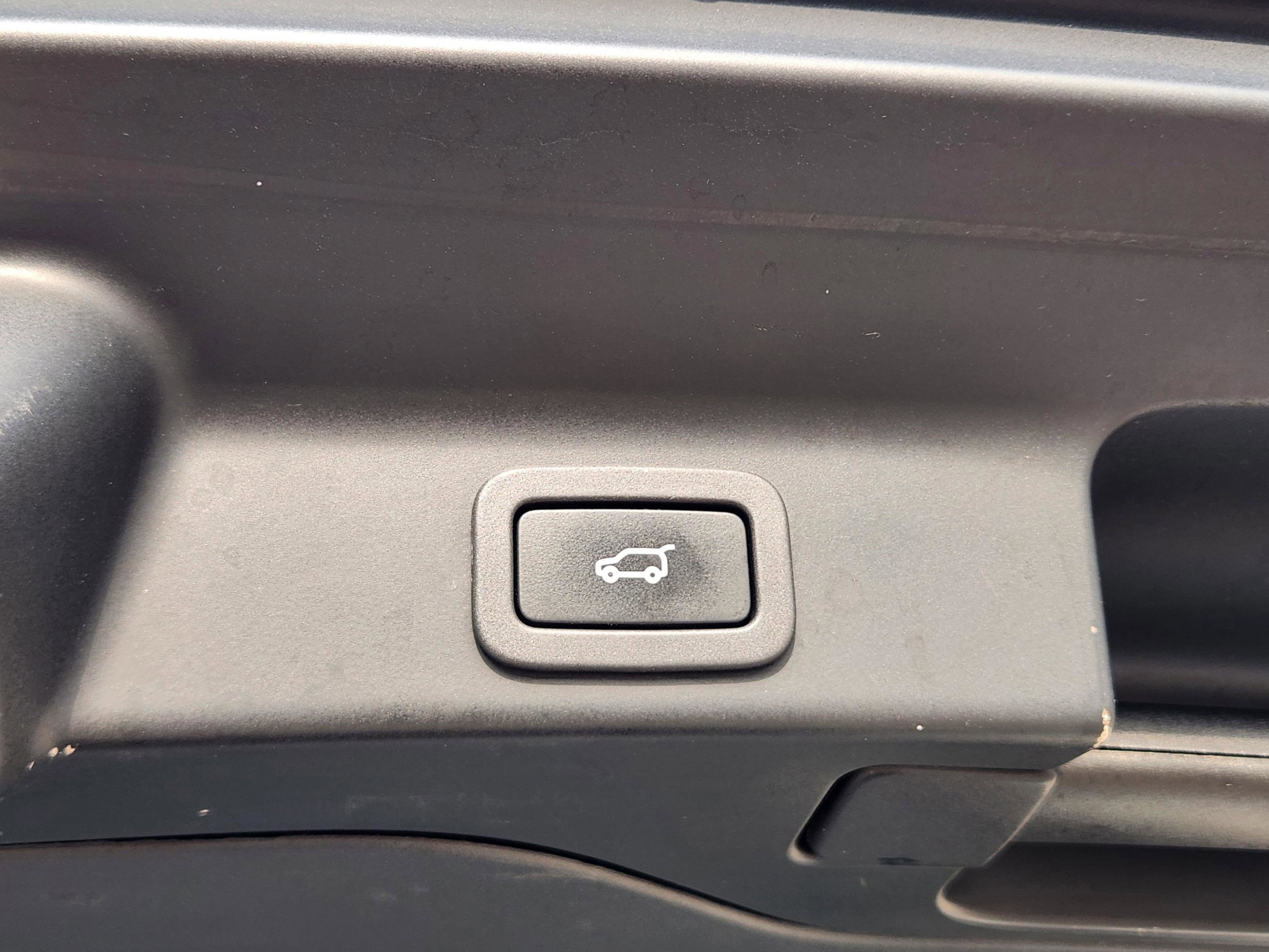 Used 2017 Jaguar F-PACE Prestige image 28