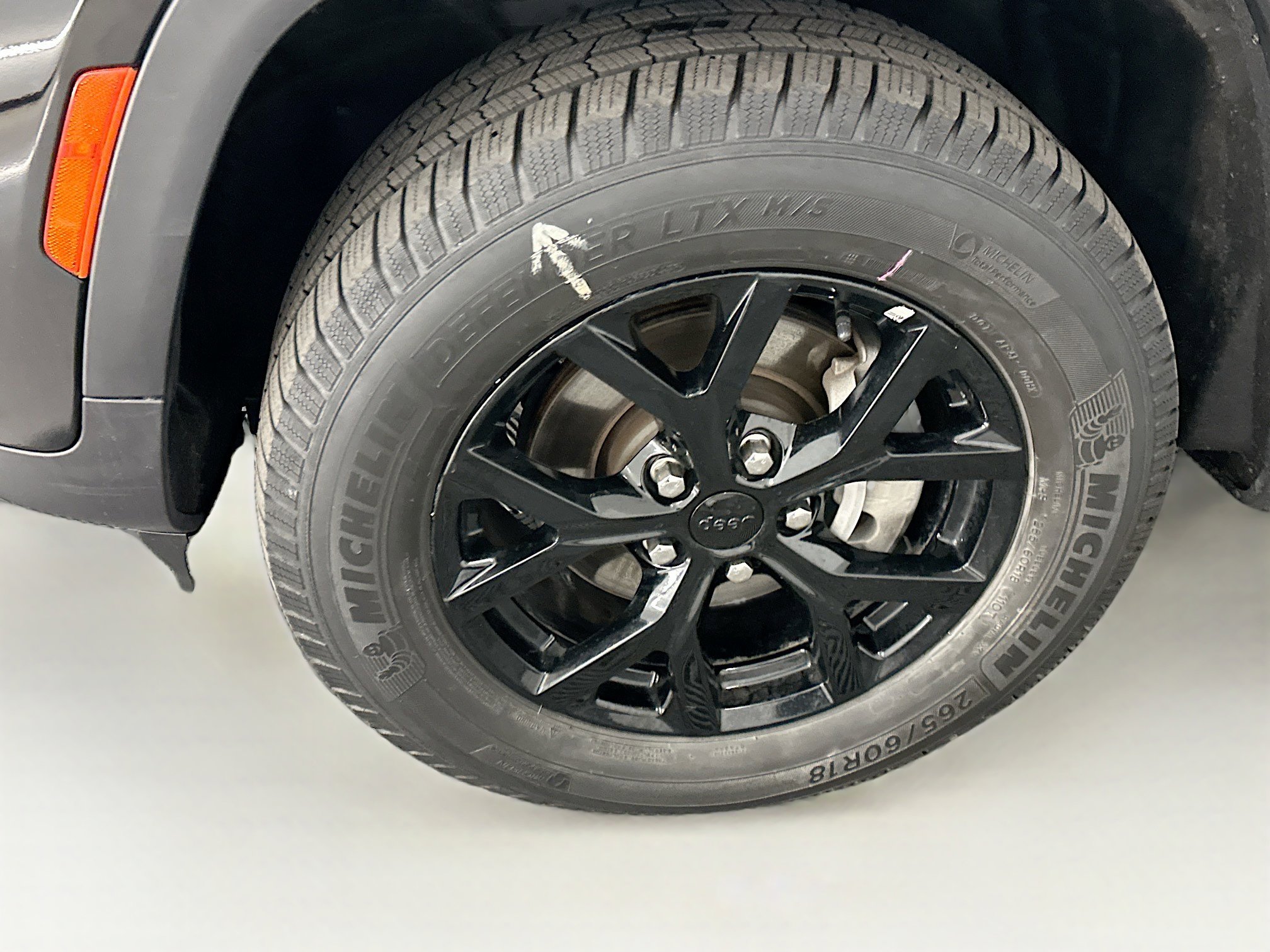 Used 2025 Jeep Grand Cherokee Altitude AWD/4WD image 11