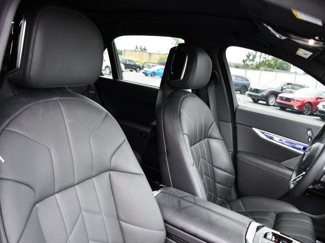 Used 2025 BMW 740i xDrive w/ Executive Package AWD/4WD image 38