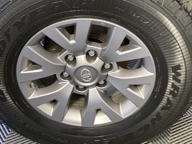 Used 2018 Toyota Tacoma SR5 AWD/4WD image 28