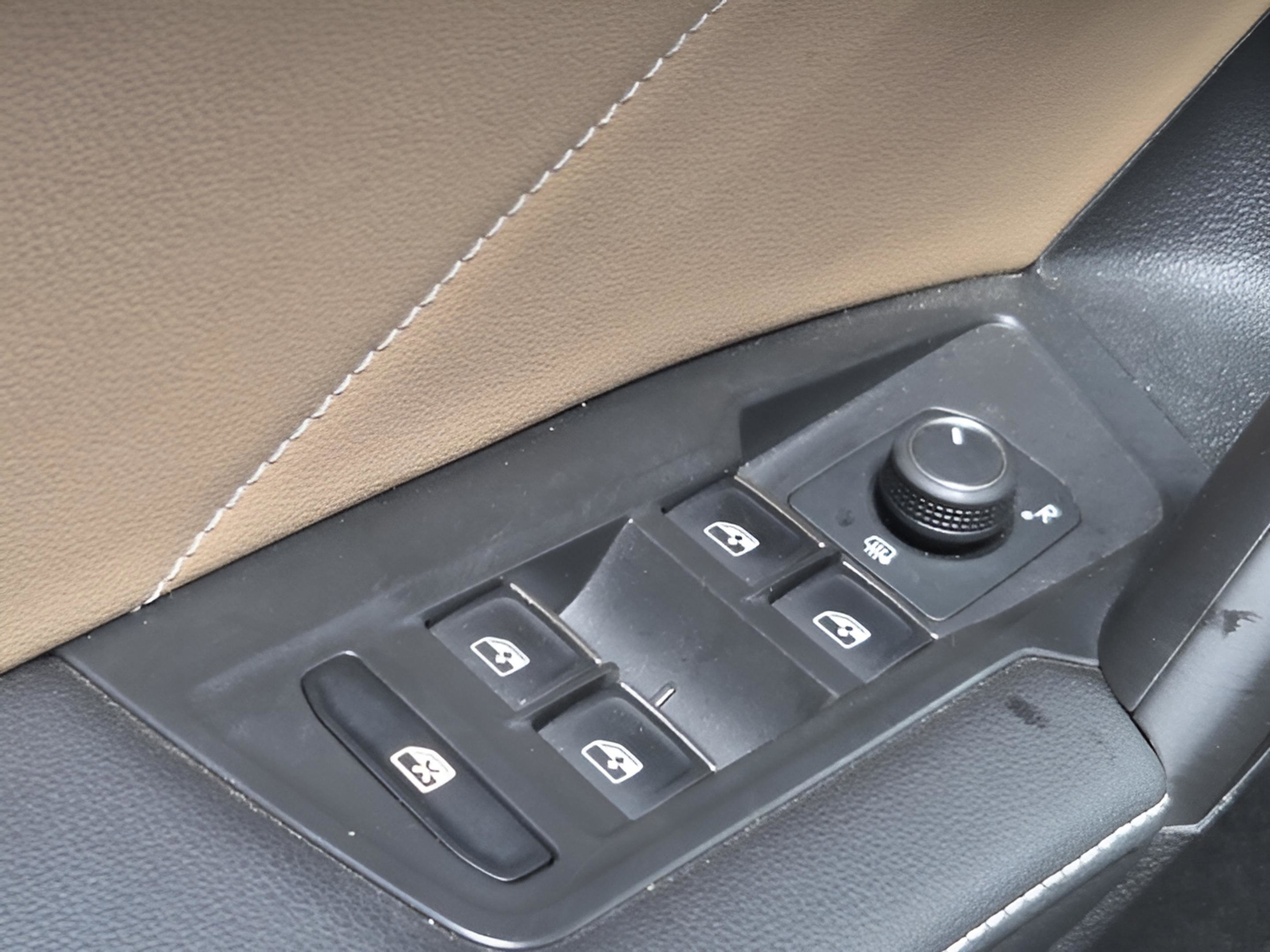 Used 2024 Volkswagen Tiguan SE FWD image 23