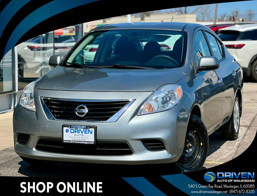 Used 2013 Nissan Versa SV FWD image 1