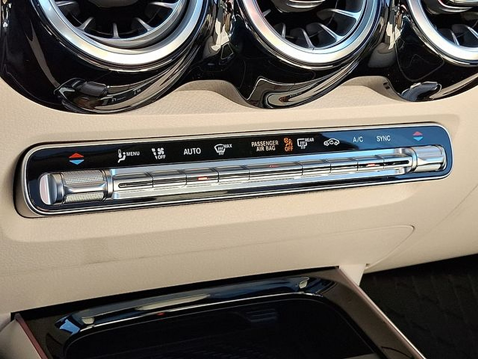 Used 2026 Mercedes-Benz GLB 250 4MATIC image 16
