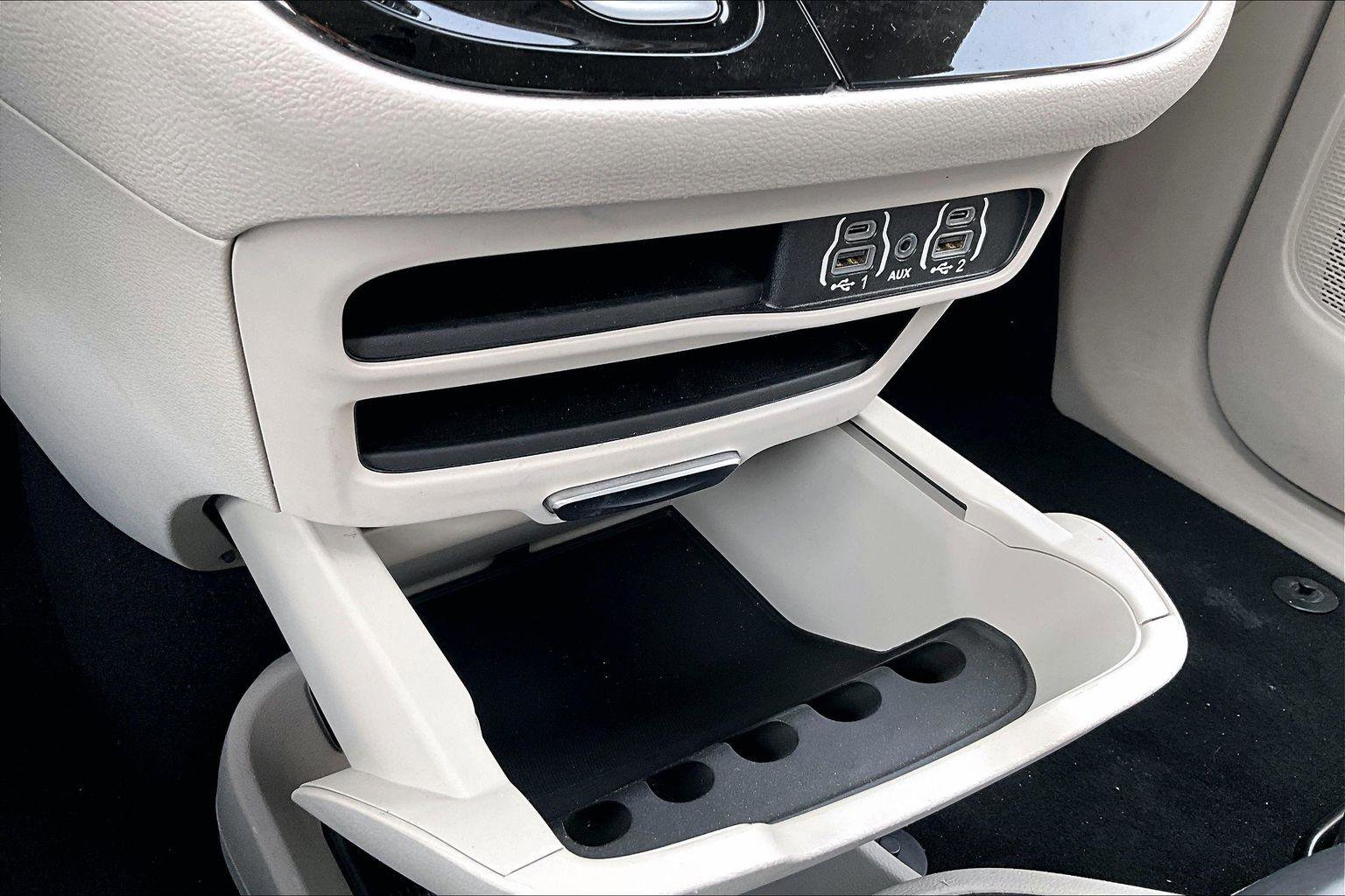 Used 2023 Chrysler Pacifica Touring-L image 33