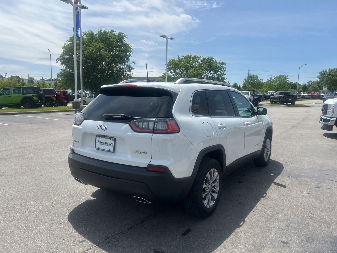 Used 2021 Jeep Cherokee Latitude Lux w/ Comfort/Convenience Group AWD/4WD image 3