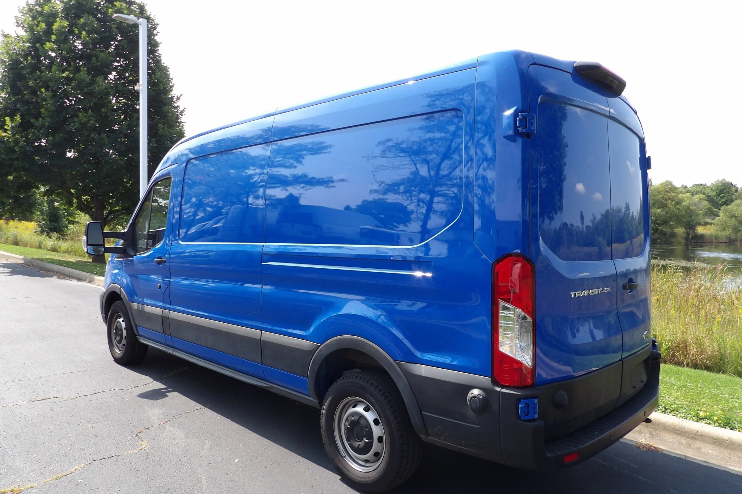 Used 2020 Ford Transit 250 Medium Roof RWD image 6
