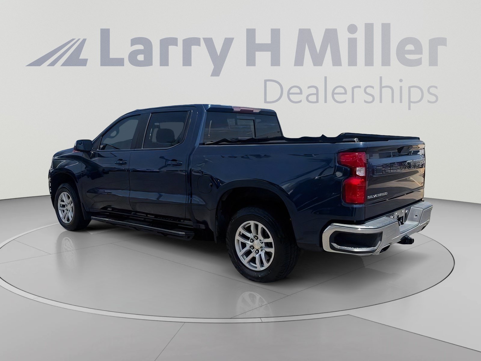 Used 2020 Chevrolet Silverado 1500 LT w/ All-Star Edition AWD/4WD image 3