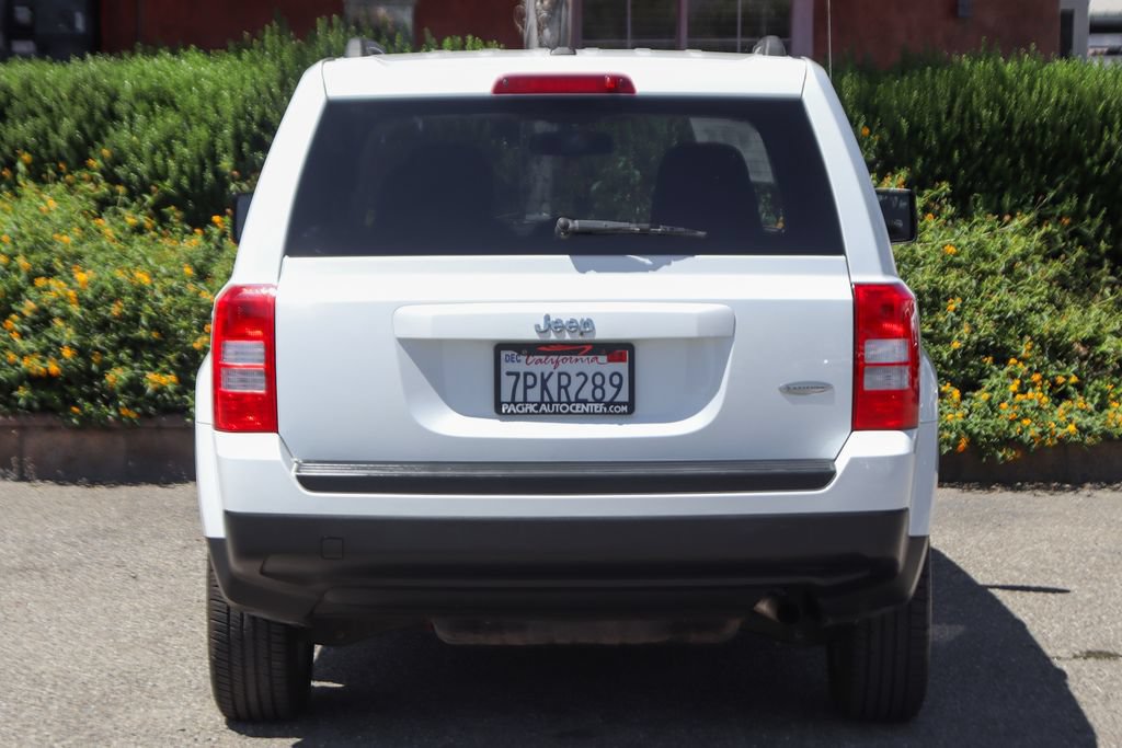 Used 2016 Jeep Patriot Latitude w/ Sun/Sound Group FWD image 7