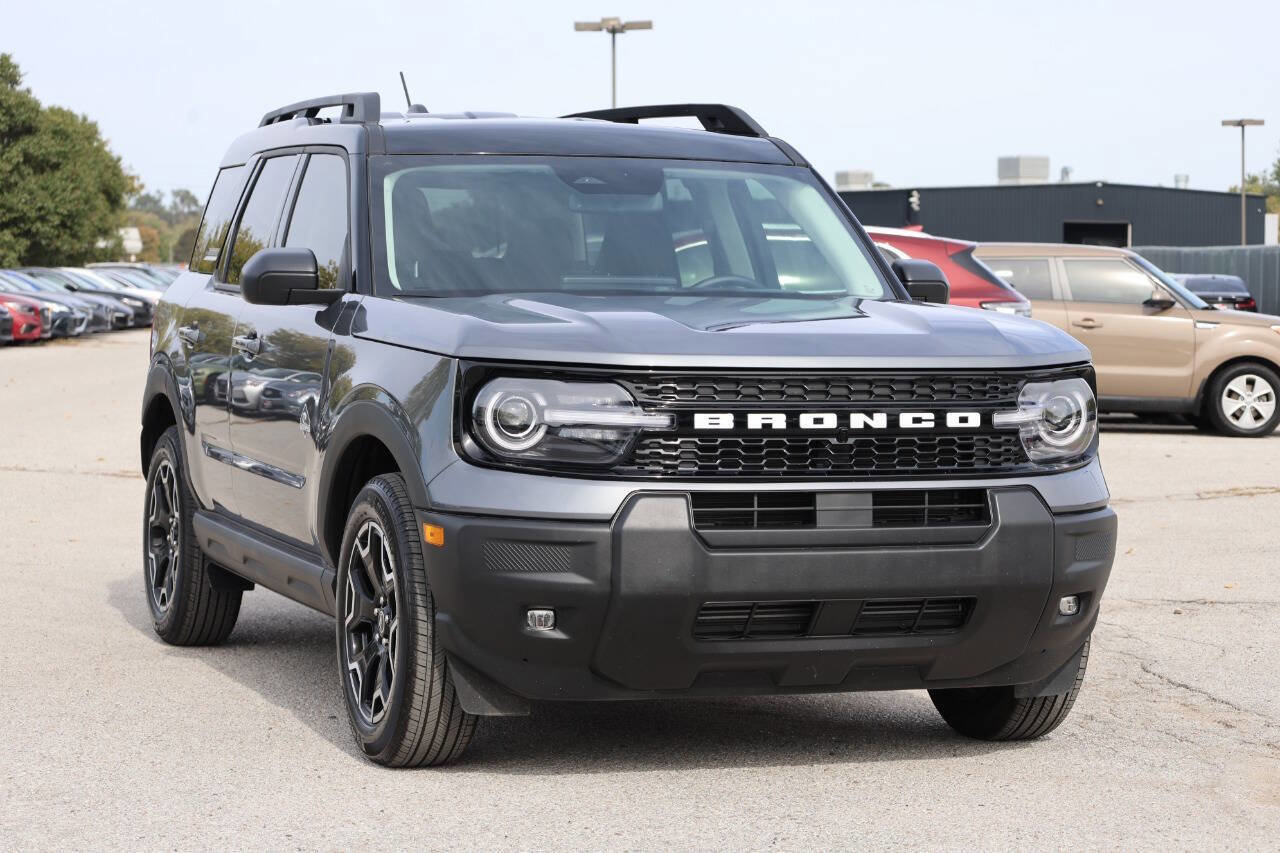 Used 2025 Ford Bronco Sport Outer Banks image 4