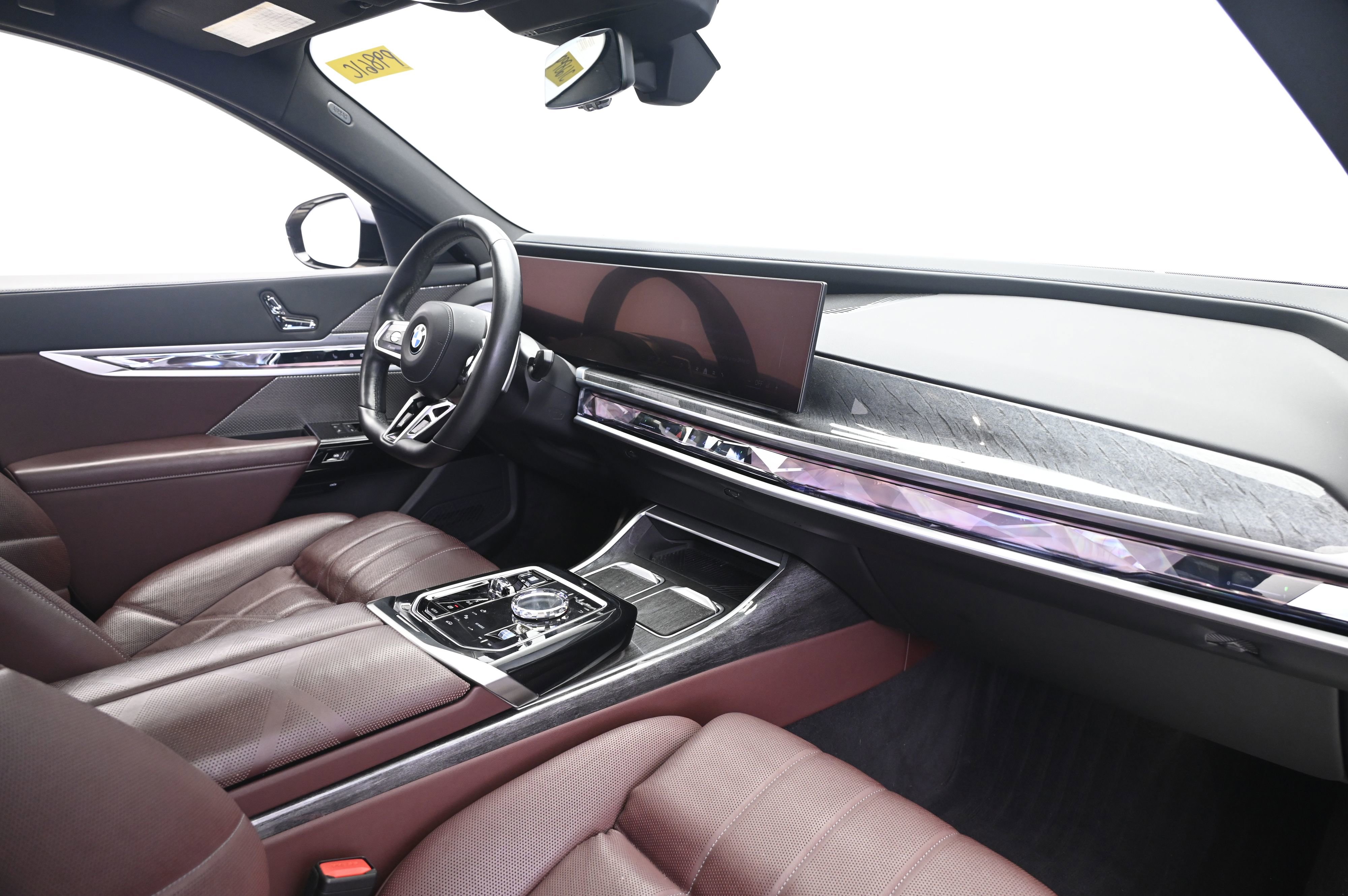Used 2023 BMW 760i xDrive AWD/4WD image 23