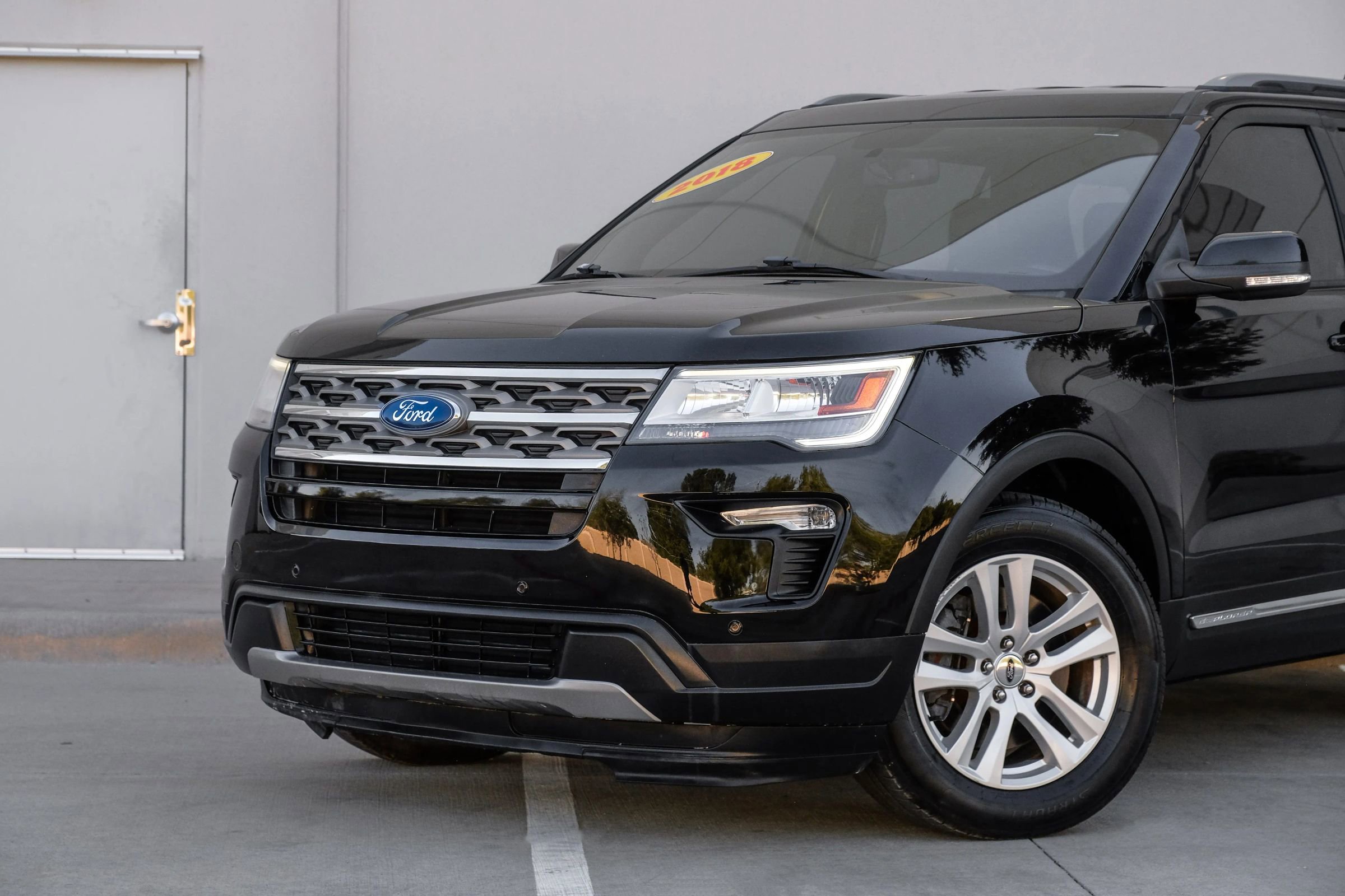Used 2018 Ford Explorer XLT w/ Equipment Group 202A AWD/4WD image 15