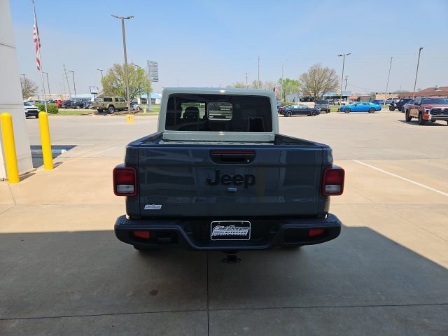 Used 2025 Jeep Gladiator Sport image 4