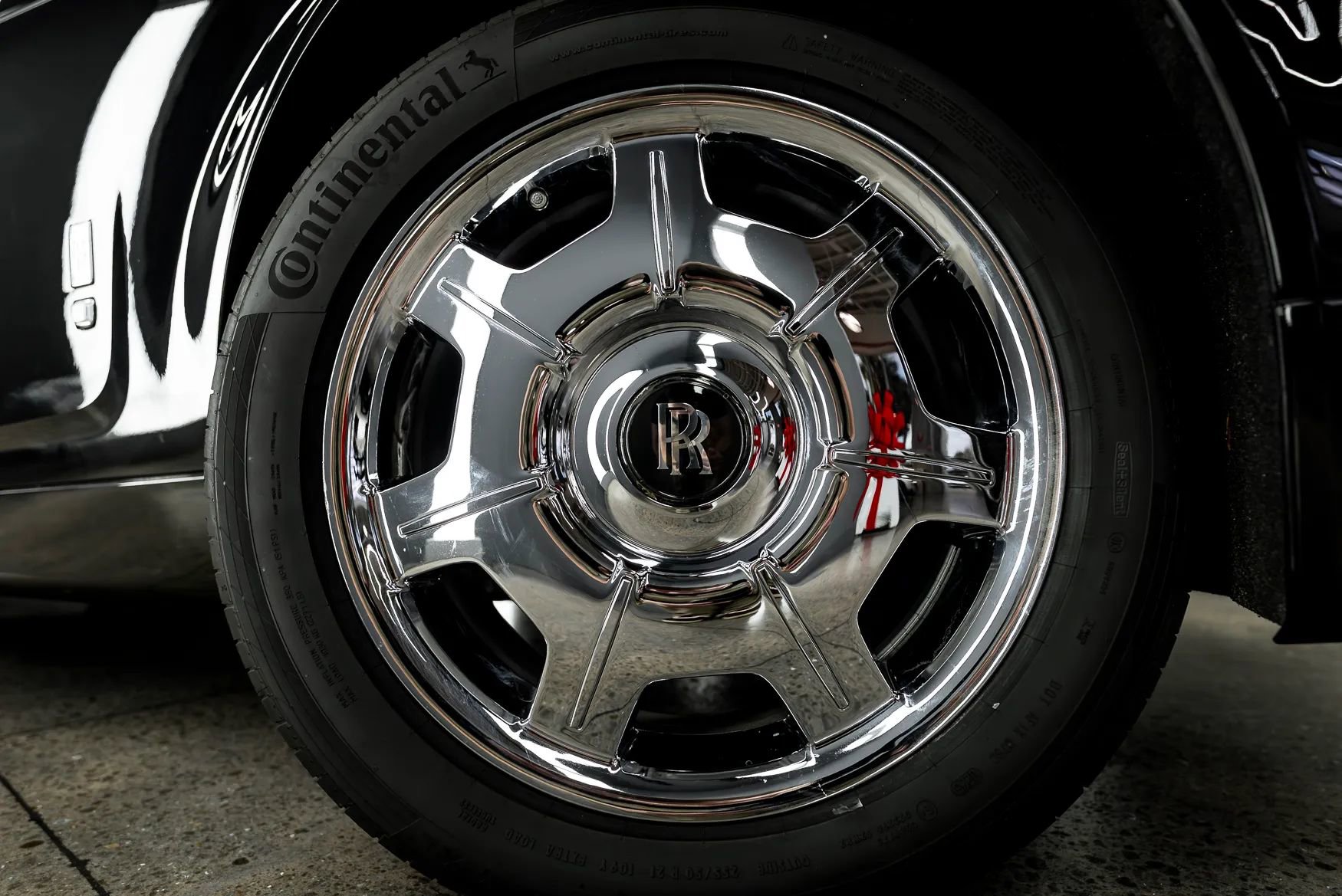 Used 2009 Rolls-Royce Phantom Sedan image 52