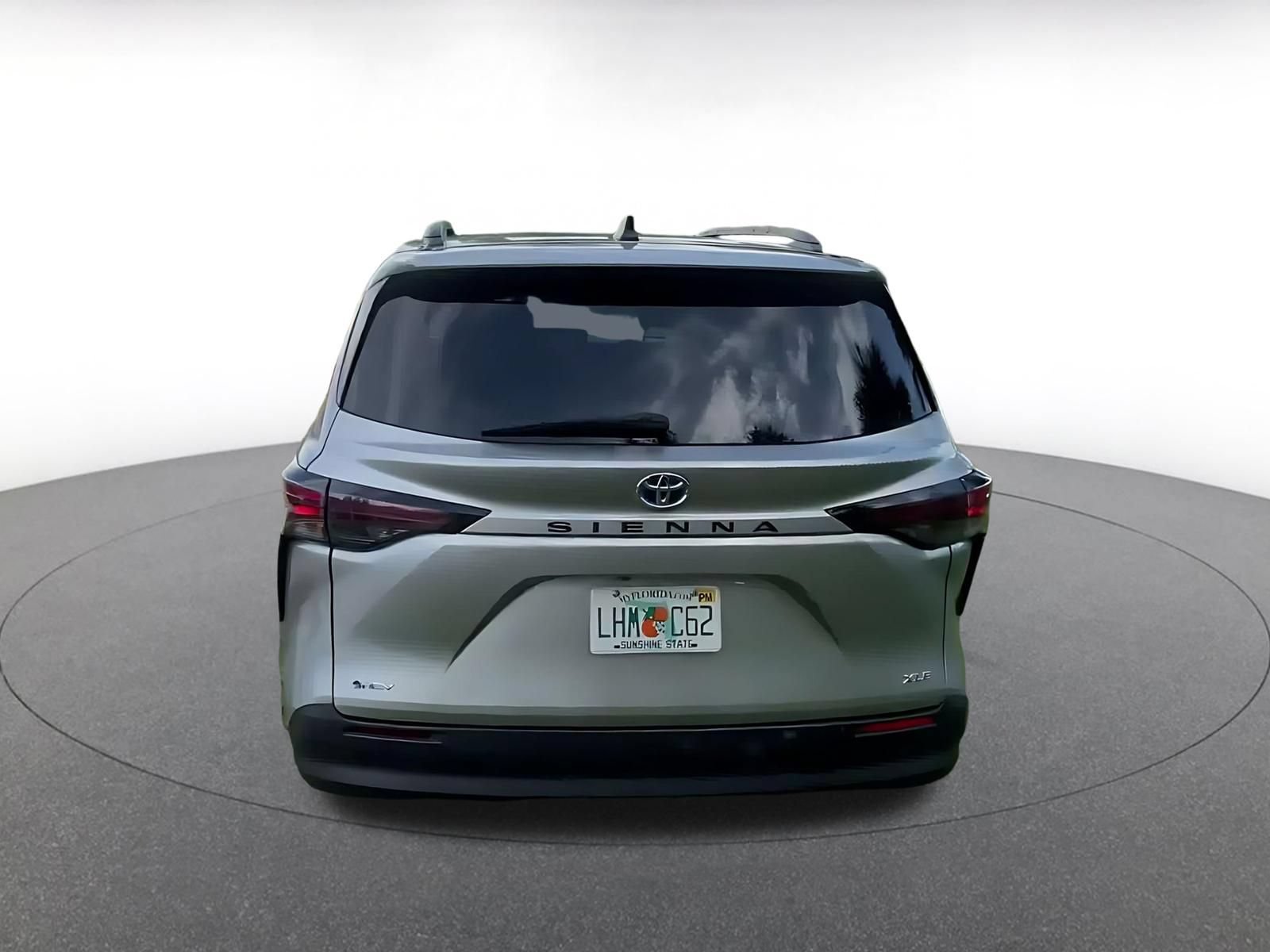 Used 2025 Toyota Sienna XLE FWD image 12