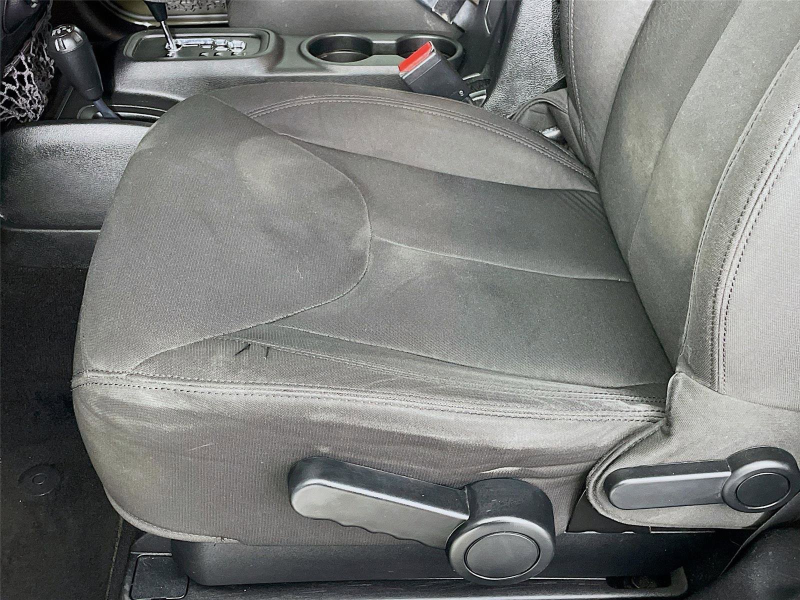 Used 2015 Jeep Wrangler Sport image 21