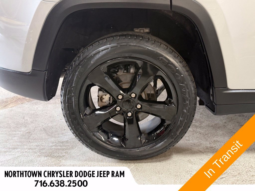 Used 2023 Jeep Grand Cherokee Altitude AWD/4WD image 38