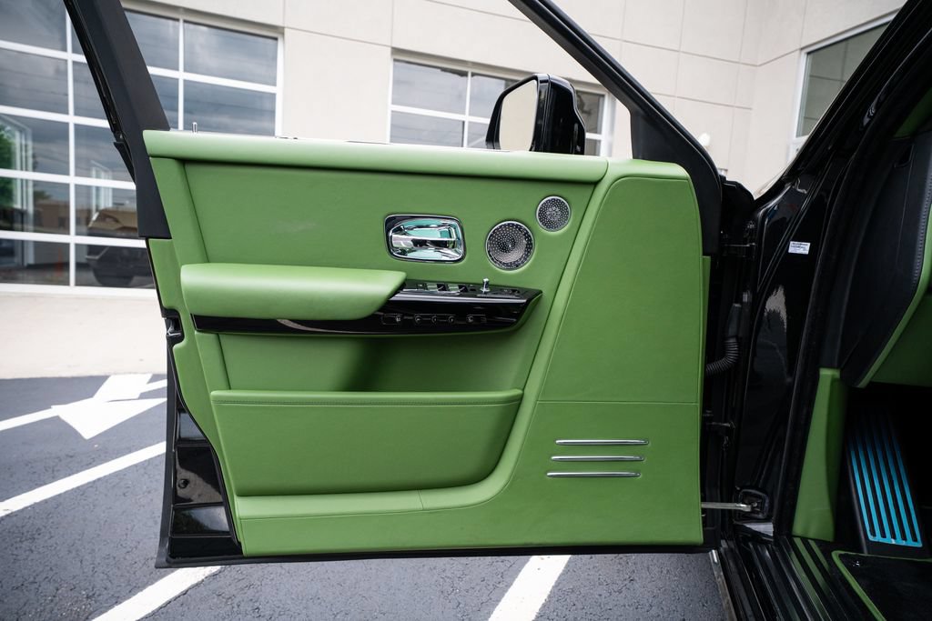 Used 2023 Rolls-Royce Phantom Sedan w/ The Phantom Package RWD image 28