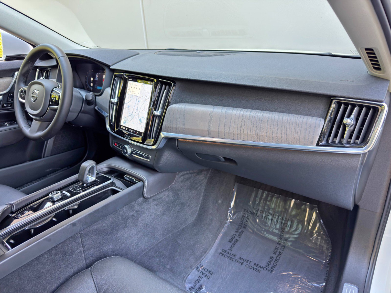 Used 2023 Volvo S90 B6 Plus w/ Protection Package Premier image 15
