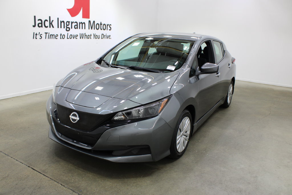 Used 2025 Nissan Leaf S FWD image 2