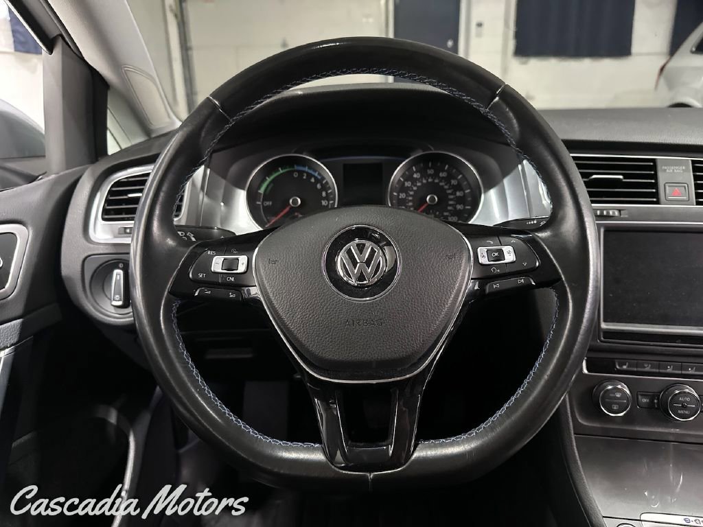 Used 2016 Volkswagen e-Golf SEL Premium image 36