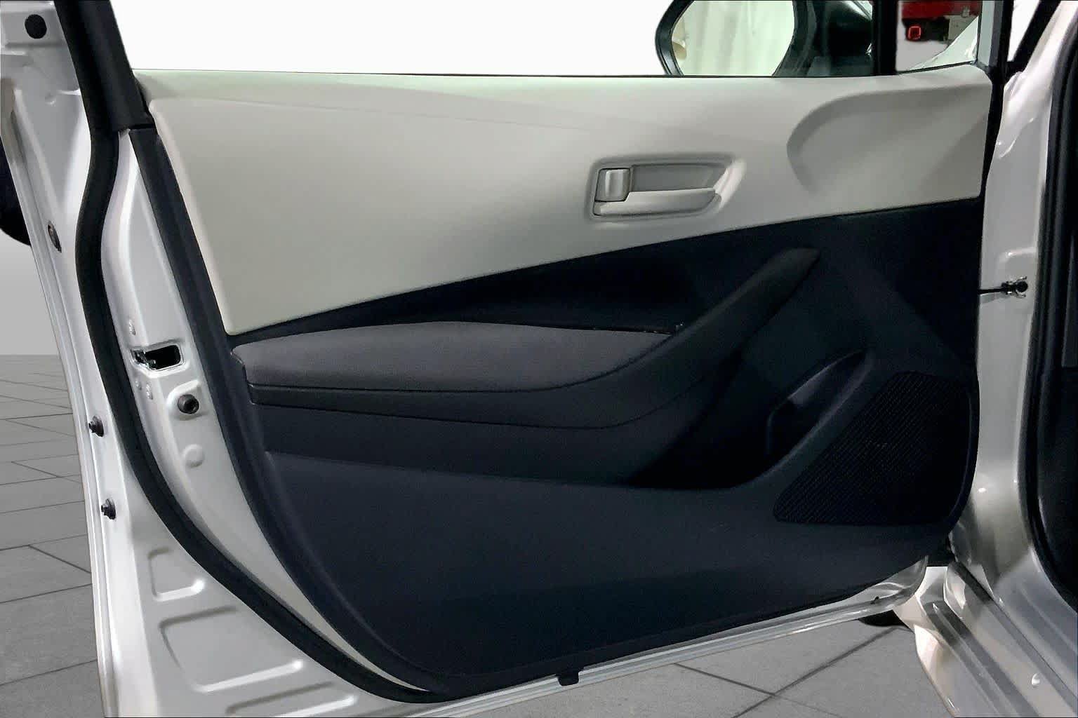 Used 2026 Toyota Corolla LE FWD image 22