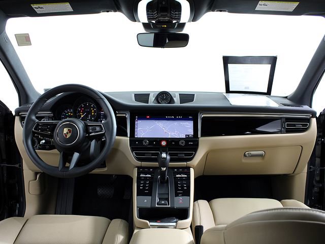 Used 2025 Porsche Macan image 13