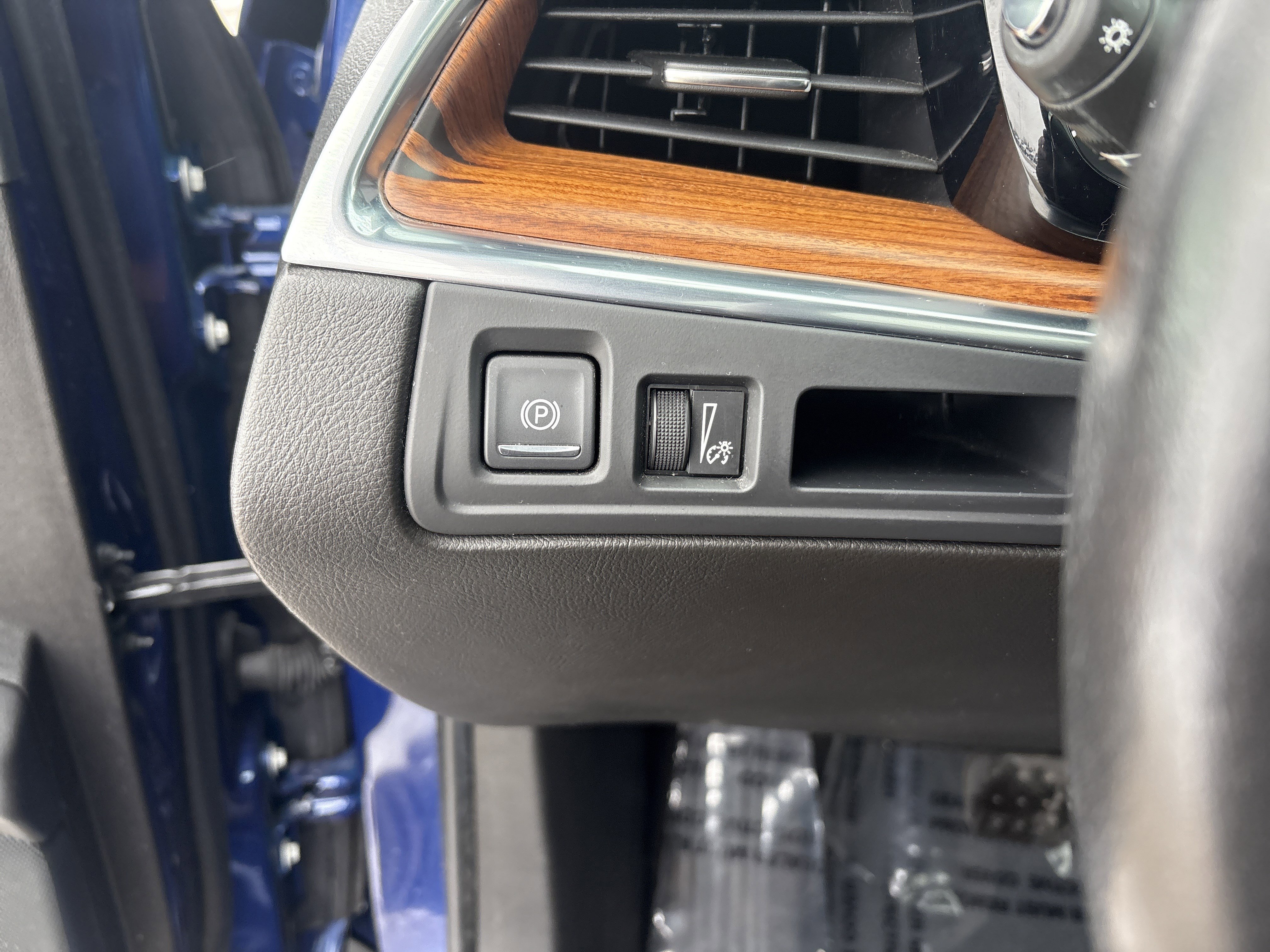 Used 2023 Cadillac XT5 Premium Luxury w/ LPO, Floor Liner Package image 24