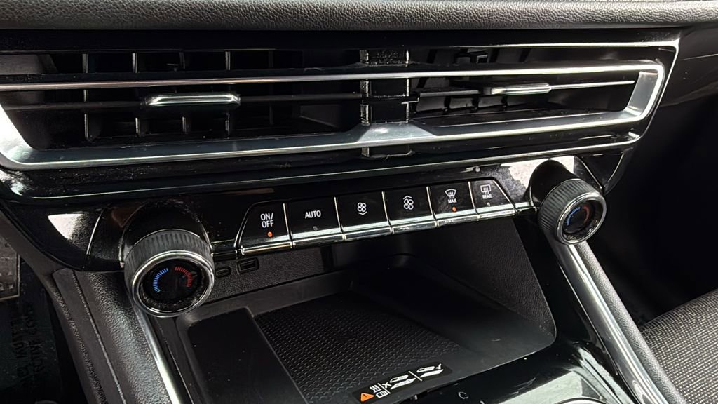 Used 2024 Chevrolet Traverse LT image 27