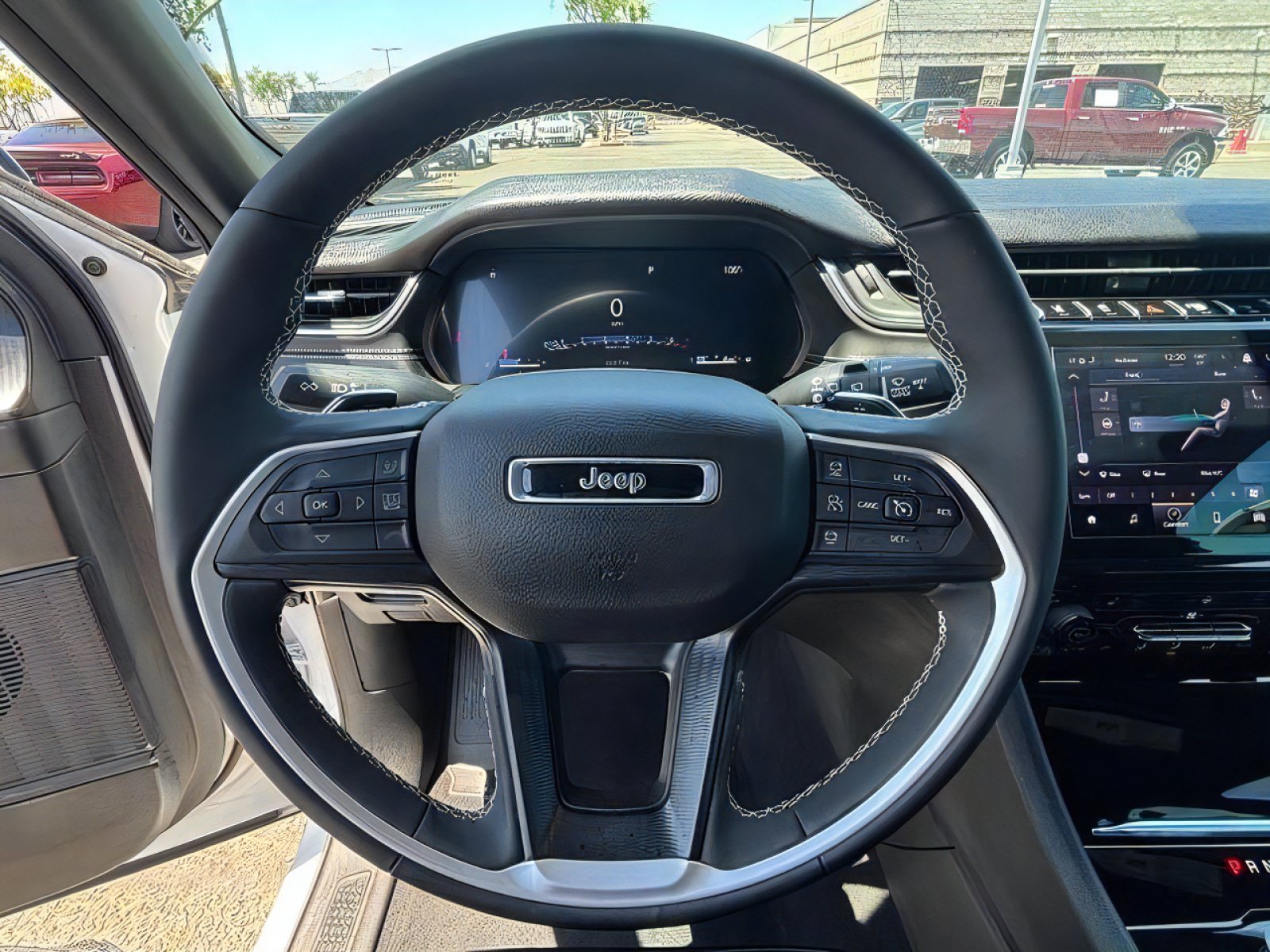 Used 2025 Jeep Grand Cherokee L Altitude RWD image 12