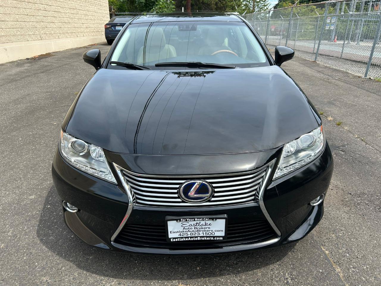 Used 2014 Lexus ES 300h w/ Luxury Package w/Bamboo Trim FWD image 2